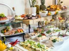 Bufet śniadaniowy jest bardzo urozmaicony