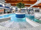 Na gości czeka atrakcyjny aquapark z basenami, zjeżdżalniami i saunami