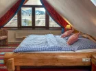 Na antresoli apartamentu są dwie dwuosobowe sypialnie