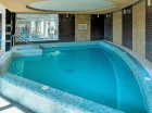 W hotelu są 2 baseny z wodą leczniczą