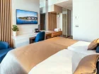 W pokoju jest sejf, minibar, TV i wifi