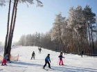 W okresie zimowym goście mogą bezpłatne korzystać z hotelowego stoku