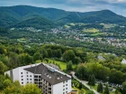 Z hotelu widać wspaniałą panoramę Beskidów i Ustronia