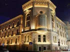 Apartamentowiec sąsiaduje z dawną kaplicą św. Kolety