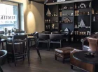 W hotelu funkcjonuje także Lobby Bar oraz stylowa winiarnia
