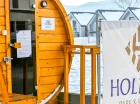 Obok zewnętrznego jacuzzi jest tutaj także całoroczna sauna