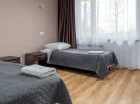 Pokoje 2-osobowe są w opcji z podwójnym łóżkiem oraz 2 pojedynczymi łóżkami