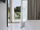 Pokój typu standard posiada balkon