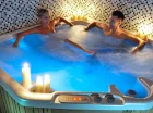 W prywatnej strefie wellness znajduje się wygodne jacuzzi