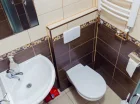 W łazience jest prysznic