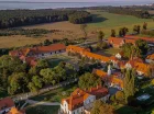 Kadyny Folwark Hotel & SPA*** zlokalizowany jest we wsi Kadyny, pod Elblągiem