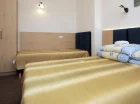 W pokojach są leżaki lub składane krzesła