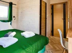 2-osobowy Domek Exclusive numer 15B ma podwójne łóżko