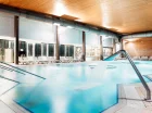 W tym hotelu na gości czekają dobroczynne dla zdrowia kąpiele w wodzie termalnej