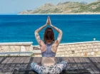Można tu poćwiczyć jogę – z widokiem na morze i na specjalnym tarasie