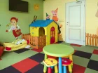 Dzieci znajdą tu kolorowe zabawki i bezpieczną przestrzeń