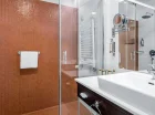 W łazience pokoju superior jest także zestaw kosmetyków hotelowych