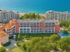 Hotel znajduje się 50 metrów od piaszczystej plaży