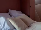 Namioty są wyposażone w dwa podwójne łóżka