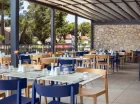 Restauracja ma duży taras, na którym wygodnie zjecie posiłek