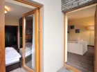 Większość pokoi i apartamentów ma balkon