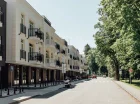 Apartamenty mieszczą się wzdłuż Parku Zdrojowego