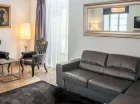Elegancki pokój dzienny 100-metrowego Apartamentu Napoleon