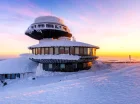 Wizytówką Karpacza jest obserwatorium na Śnieżce