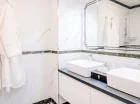 Każdy apartament ma nowoczesną łazienkę