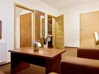 W apartamencie 2-pokojowym jest osobny salon z częścią wypoczynkową