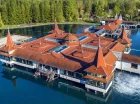 Hotel znajduje się bardzo blisko jeziora termalnego Heviz