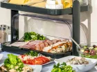 Tutaj podawane są śniadania, których ofertę uzupełnia bar