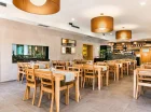 W hotelu mieści się nowoczesna restauracja