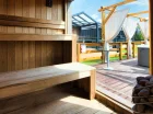 Na terenie obiektu mieści się strefa saun i jacuzzi