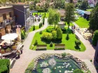 Park Poniwiec Resort to malowniczo położony obiekt z zadbanym ogrodem