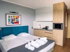 Apartament typu studio posiada aneks kuchenny