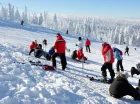 300 m od obiektu jest ośrodek narciarski Szrenica