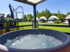 Z tutejszego jacuzzi widać rollercoastery