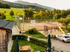 Górskie panoramy towarzyszą gościom w hotelowym ogrodzie