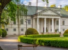Zanocuj w XVIII-wiecznym zespole pałacowym położonym pod Warszawą