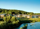 Resort położony nad jeziorem pozwala zapomnieć o zgiełku miasta