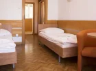 Każdy pokój posiada TV SAT, czajnik, sejf, telefon i radio