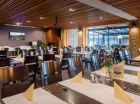 Restauracja podaje gościom śniadania i obiadokolacje w formie bufetu