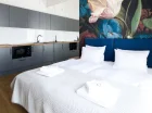 Apartamenty są nowocześnie i elegancko urządzone