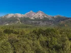 Letni widok na Łomnicę (2632 m n.p.m.)