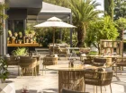 Jedna z restauracji umożliwia ucztę w śródziemnomorskim otoczeniu