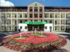 Budynki sanatorium są położone tuż nad Niemnem