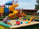 Dzieci mogą się bawić aktywnie lub na spokojnie w piaskownicy
