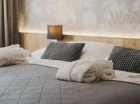 Wnętrza pokoi hotelowych są jasne, nowoczesne i przytulne