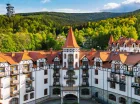 Tłem hotelu jest Stóg Izerski, na który wjeżdża całoroczna kolej gondolowa